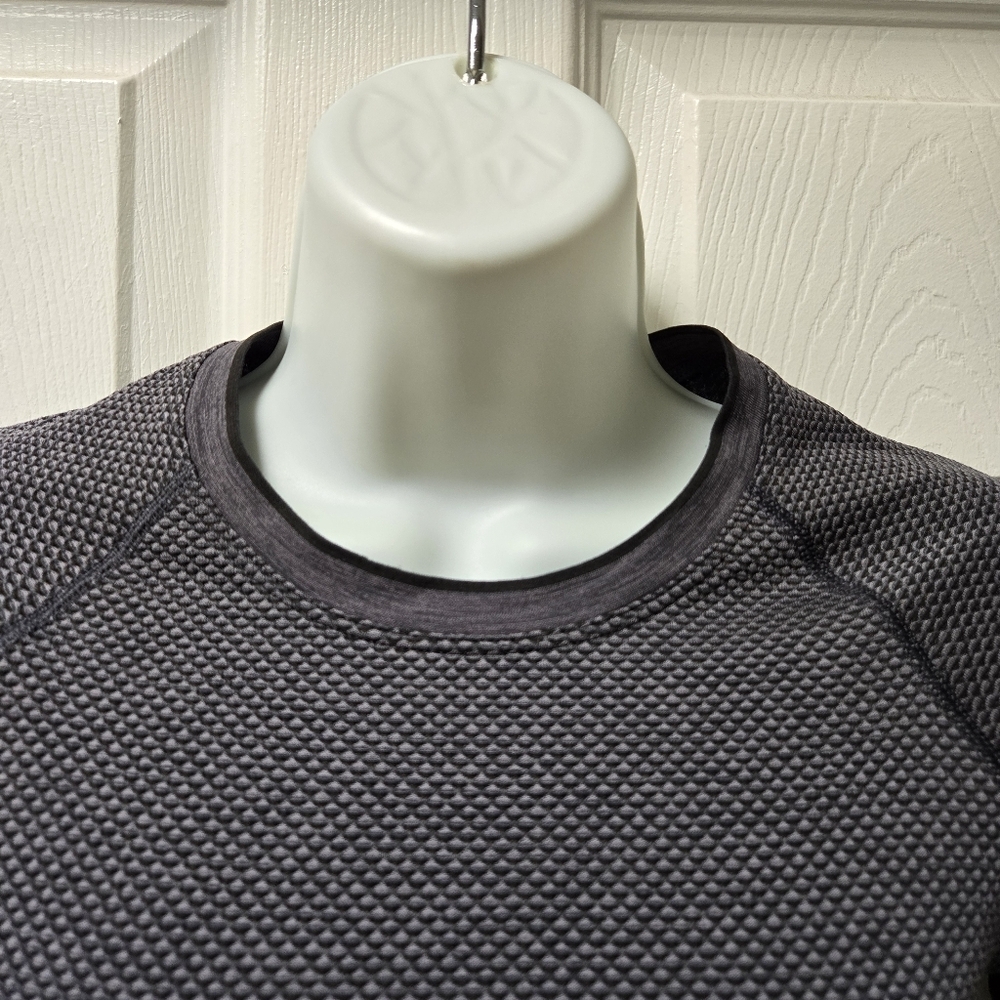 Lululemon Swiftly Tech Long-Sleeve Shirt 2.0 Waist Length Textured Knit Graphite - Picture 3 of 7